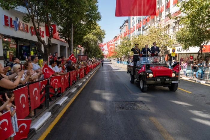 MANİSA’DA BAYRAM COŞKUSU   