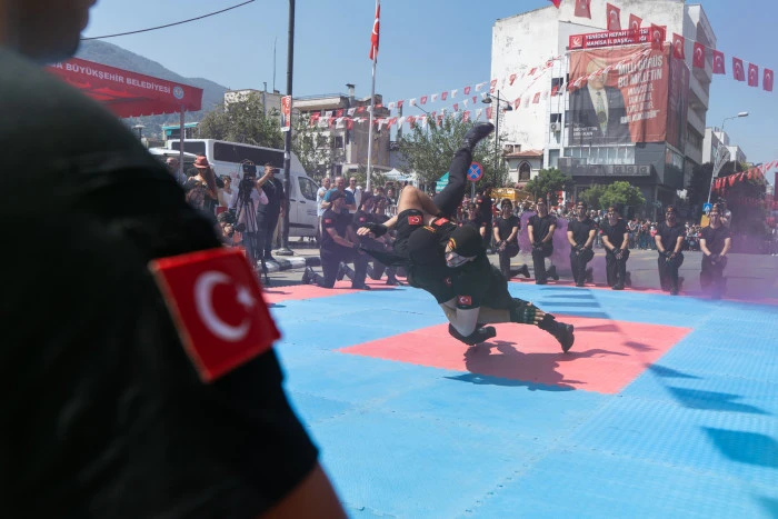 MANİSA’DA BAYRAM COŞKUSU   