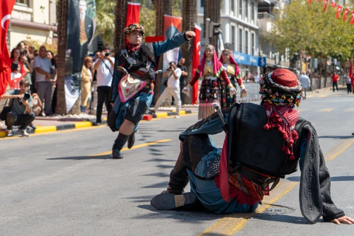 MANİSA’DA BAYRAM COŞKUSU   