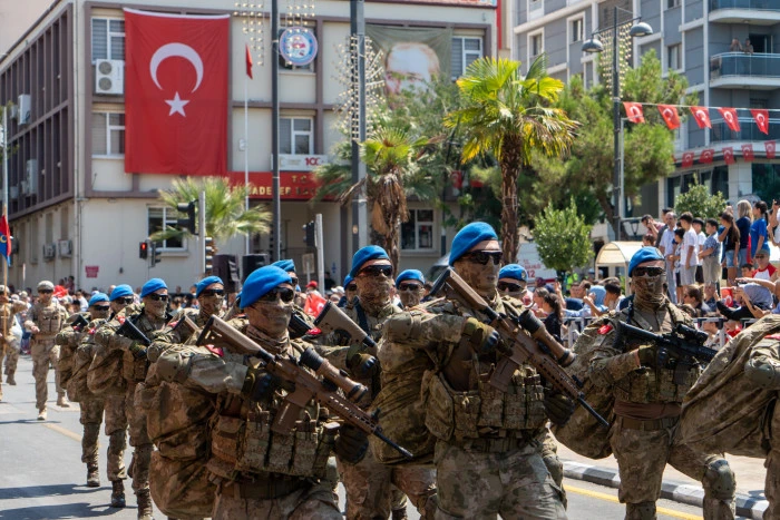 MANİSA’DA BAYRAM COŞKUSU   