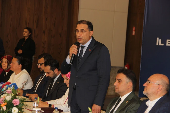 BAKAN GÖKTAŞ MANİSA'DAKİ ÇALIŞMALARINI ANLATTI 