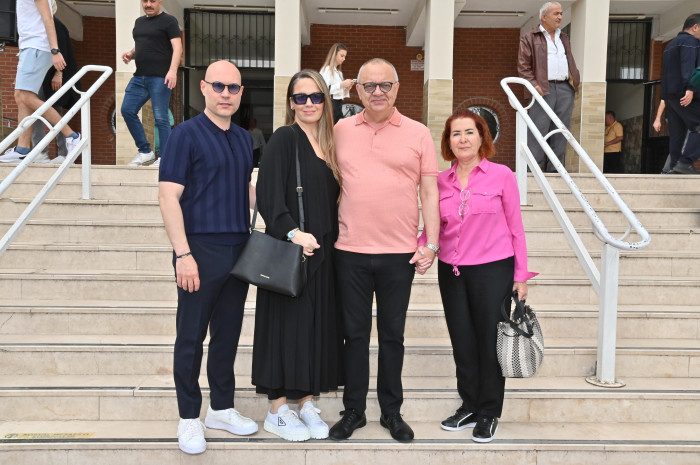 BAŞKAN ERGÜN AİLESİYLE BİRLİKTE OYUNU KULLANDI