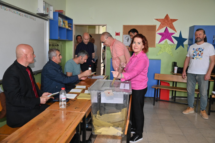 BAŞKAN ERGÜN AİLESİYLE BİRLİKTE OYUNU KULLANDI