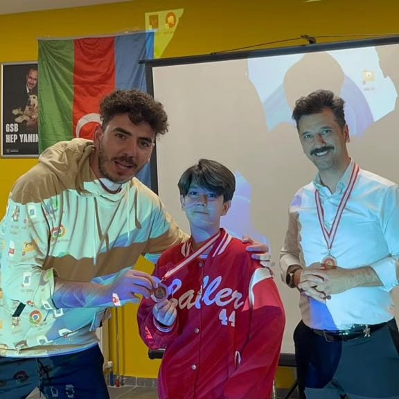 Azerbaycanlı öğrenciler Kula Gençlik Kampı'nda buluştu.