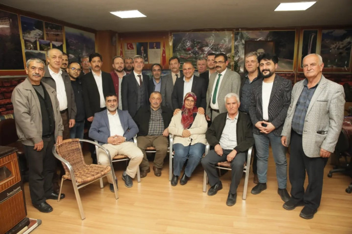 Manisa Ali Uçak'ı bağrına bastı