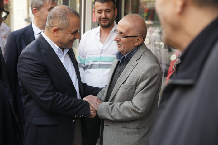 Manisa Ali Uçak'ı bağrına bastı