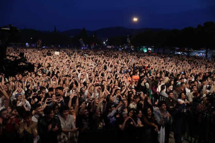 ‘ÇAĞLAK FESTİVALİ’NDE ONBİNLERCE AKHİSARLI DUMAN’LA COŞTU