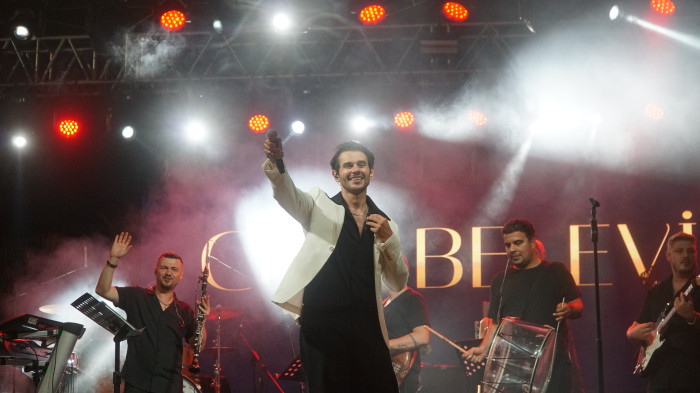 TURGUTLU AĞUSTOS ZAFER BAYRAMI ÇOŞKUSUNU CEM BELEVİ İE KUTLADI 