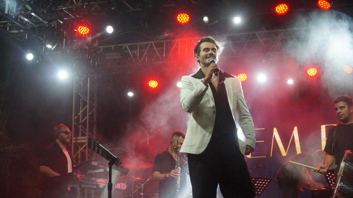 TURGUTLU AĞUSTOS ZAFER BAYRAMI ÇOŞKUSUNU CEM BELEVİ İE KUTLADI 