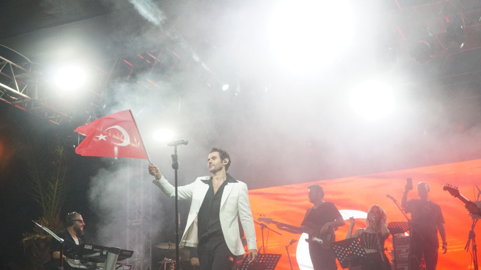 TURGUTLU AĞUSTOS ZAFER BAYRAMI ÇOŞKUSUNU CEM BELEVİ İE KUTLADI 