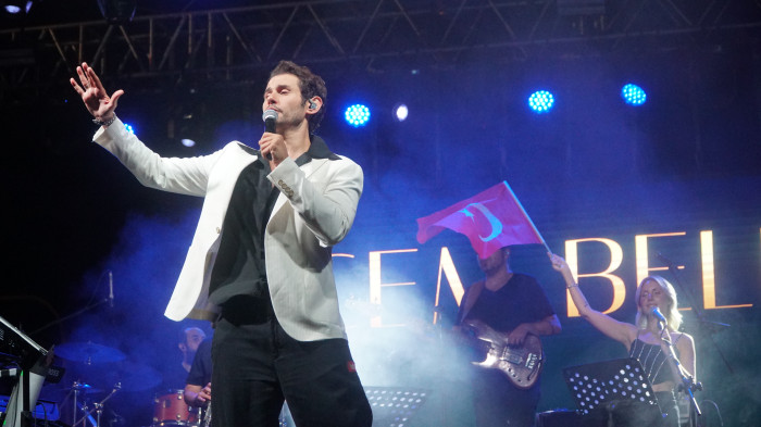 TURGUTLU AĞUSTOS ZAFER BAYRAMI ÇOŞKUSUNU CEM BELEVİ İE KUTLADI 