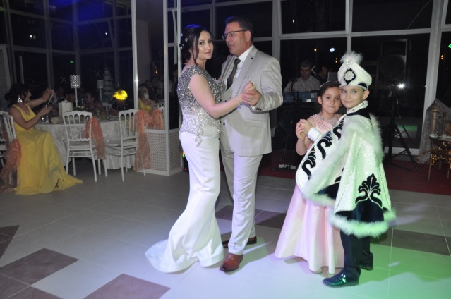 DORA SANGU ADETA PRENS GİBİYDİ