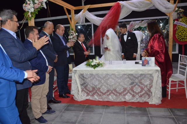 BURAK İLE YAĞMUR  ERDİ MURADINA