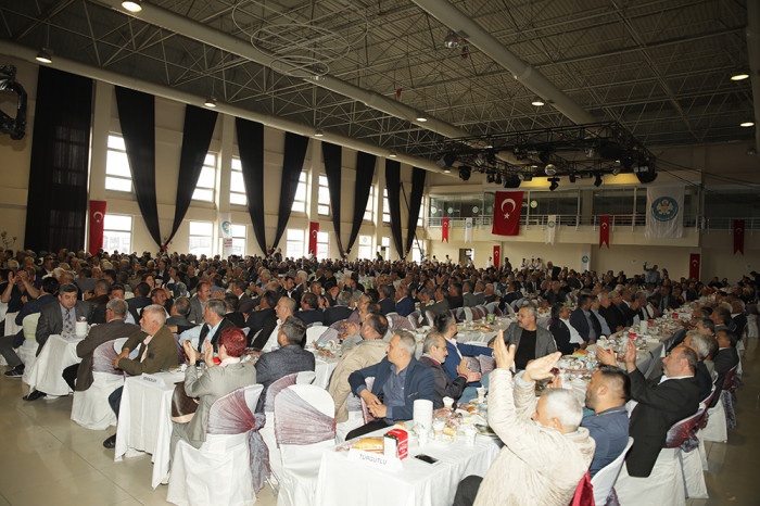 MHP’Lİ UÇAK TÜM MUHTARLARA CEP TELEFONU NUMARASINI VERDİ 