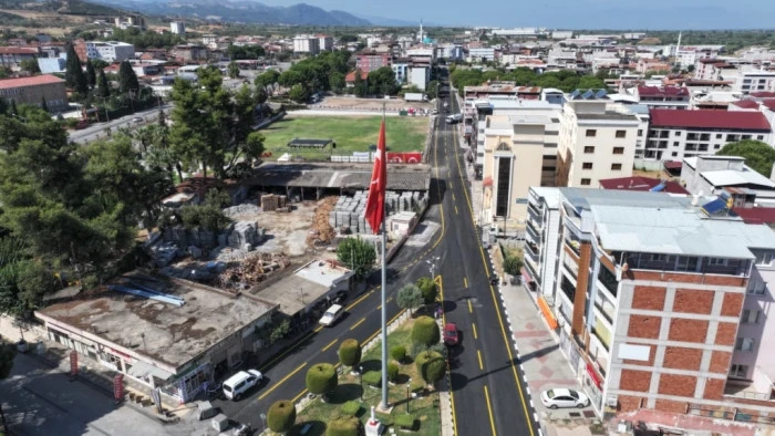 AHMETLİ’DE FERDİ ZEYREK PARKI AÇILDI