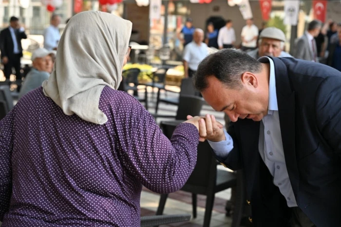 AHMETLİ’DE FERDİ ZEYREK PARKI AÇILDI