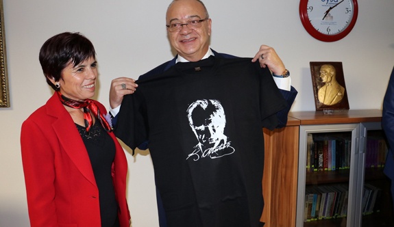 İKİZ KULELERE GÖRKEMLİ AÇILIŞ