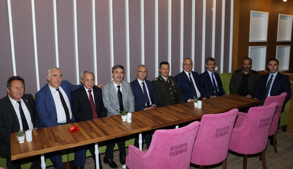 İKİZ KULELERE GÖRKEMLİ AÇILIŞ