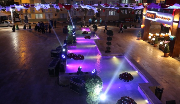 İKİZ KULELERE GÖRKEMLİ AÇILIŞ