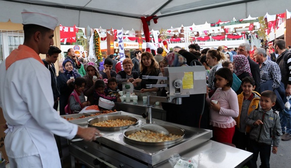 İKİZ KULELERE GÖRKEMLİ AÇILIŞ