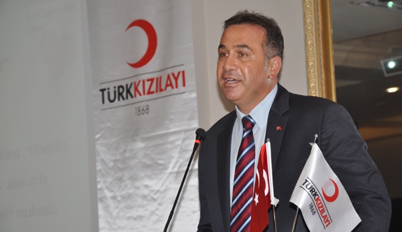 TÜRK KIZILAY'I PLAKET TAKDİMİ