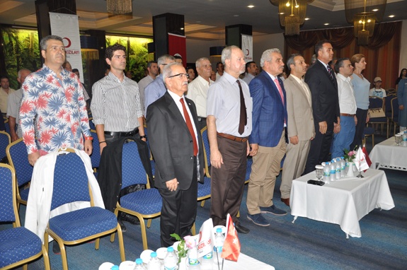 TÜRK KIZILAY'I PLAKET TAKDİMİ