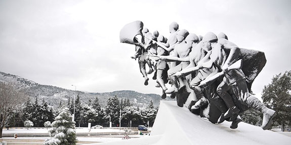 MANİSA'DAN KAR MANZARALARI