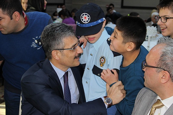 YIL SONU PARTİSİNDE DOYASIYA EĞLENDİLER