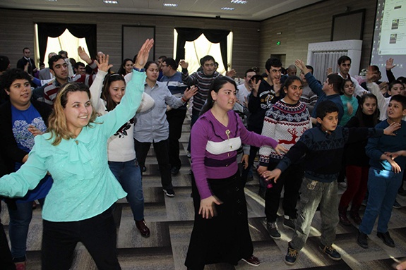 YIL SONU PARTİSİNDE DOYASIYA EĞLENDİLER