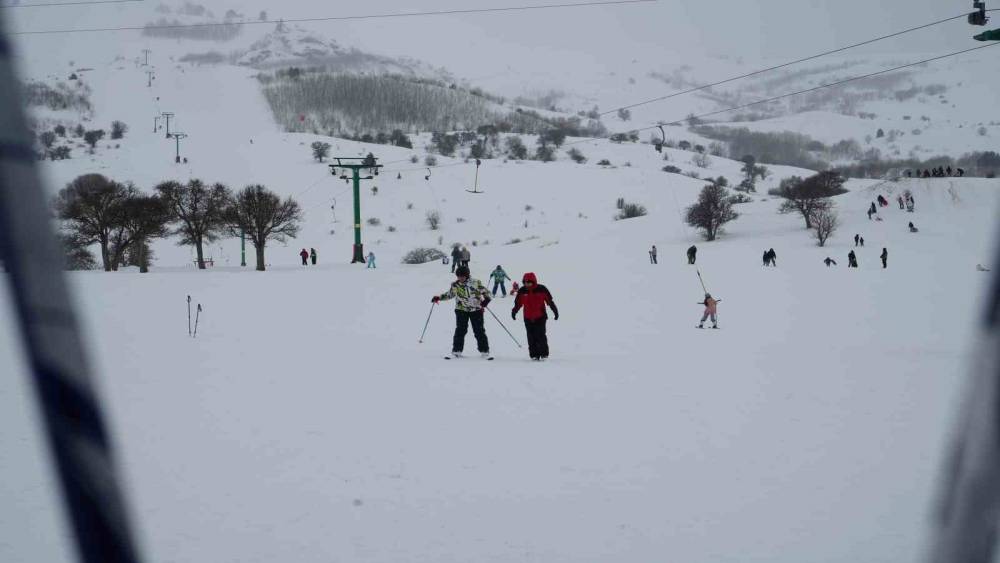 Kop Kayak Merkezi&rsquo;nde s&ouml;mestir tatili yoğunluğu
