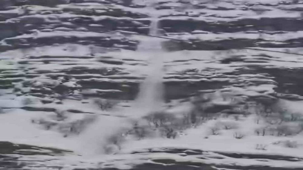 &Ccedil;ığ d&uuml;şme anı kamerada
