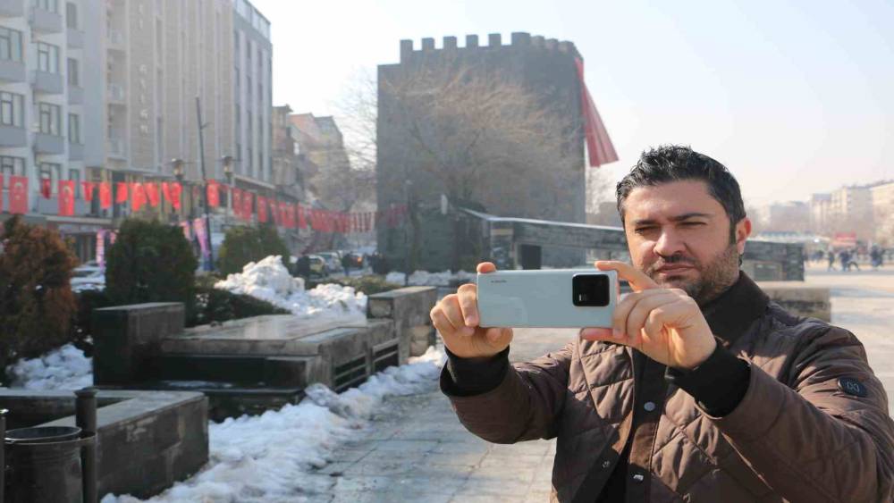 Diyarbakır surlarının 1932&rsquo;de yıkılan b&ouml;l&uuml;mleri yapay zekayla yeniden canlandırıldı
