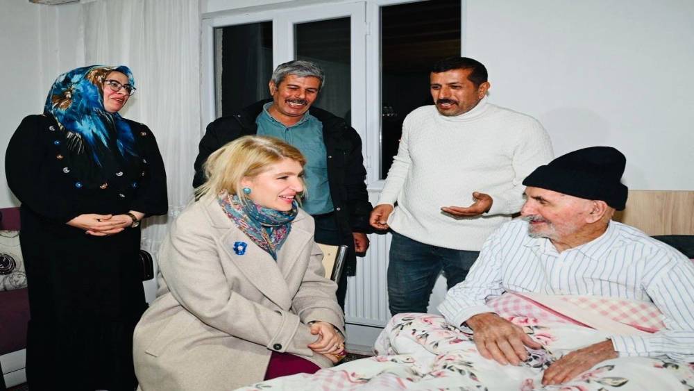 Milletvekili &Ouml;lmeztoprak, esnaf ve vatandaşlarla bir araya geldi
