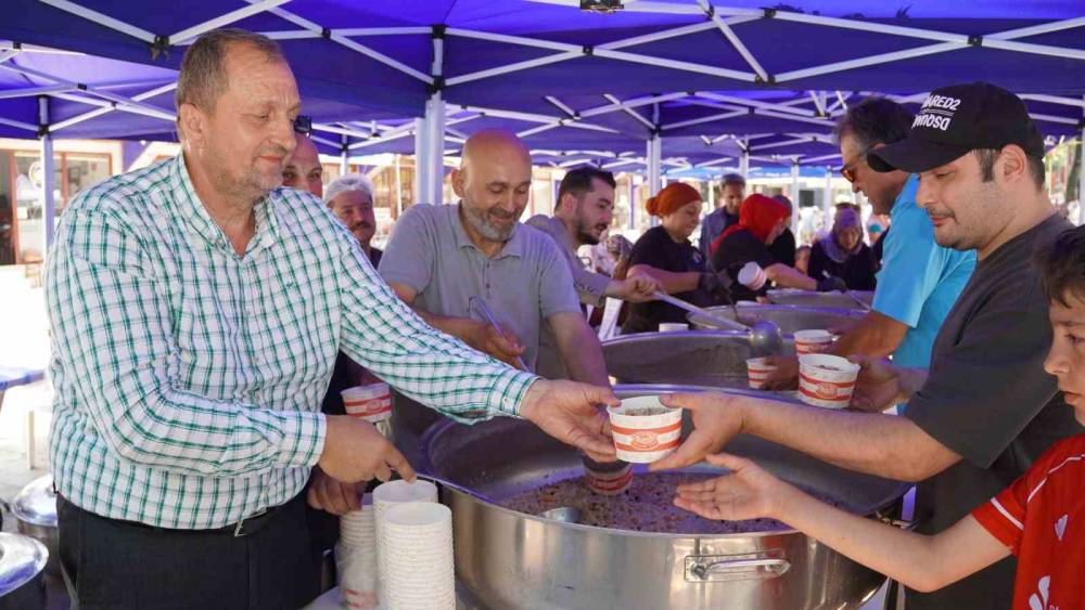 İznik’te 5 bin kişilik aşure ikramı