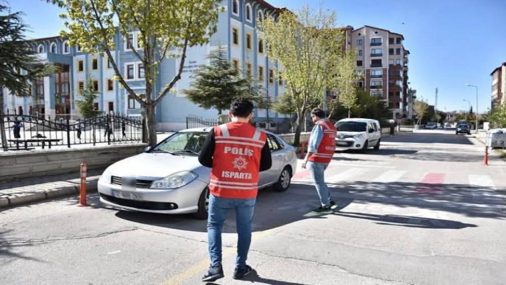 Isparta’da okul önleri ve kalabalık alanlarda denetim

