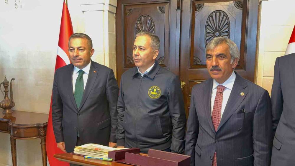 Bakan Ali Yerlikaya, Kilis Valisi Tahir Şahin ile bir araya geldi
