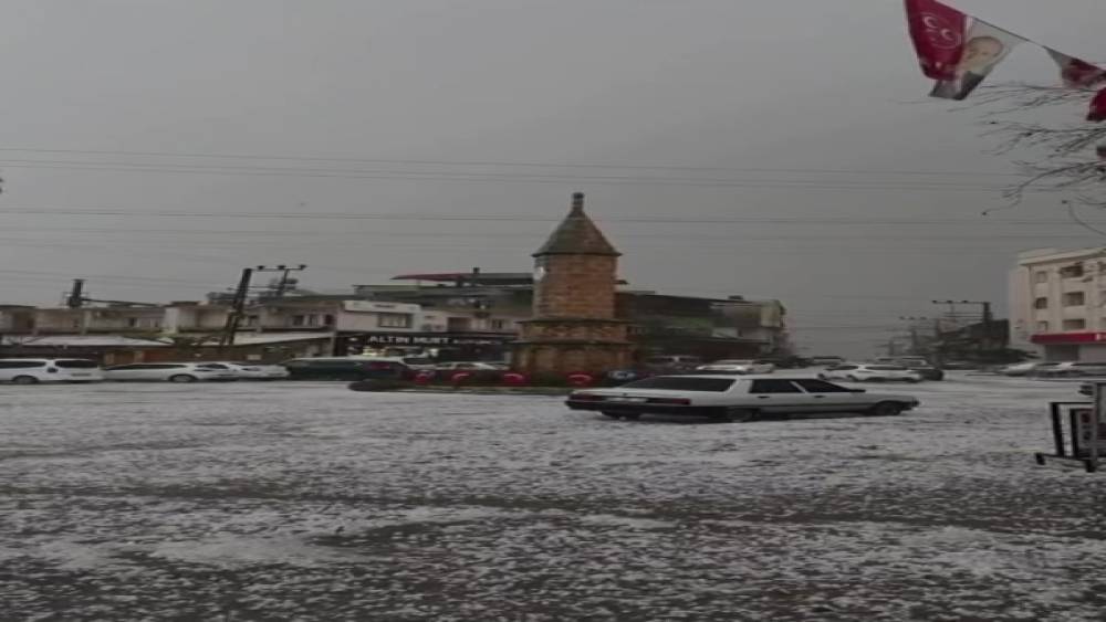 Adana&rsquo;da dolu yağışı etkili oldu
