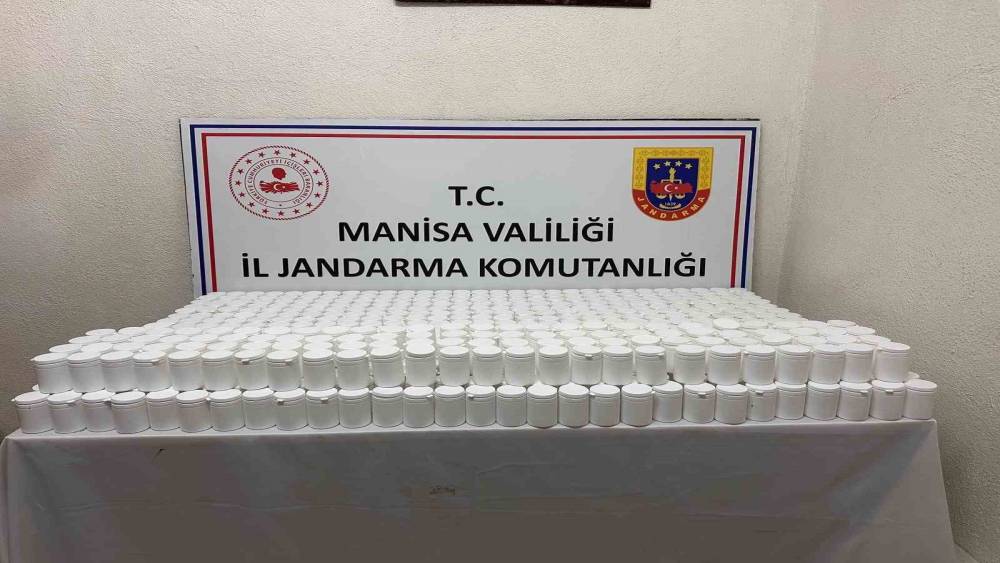 Manisa&rsquo;da jandarmadan su&ccedil; &ouml;rg&uuml;tlerine ve uyuşturucuya ağır darbe
