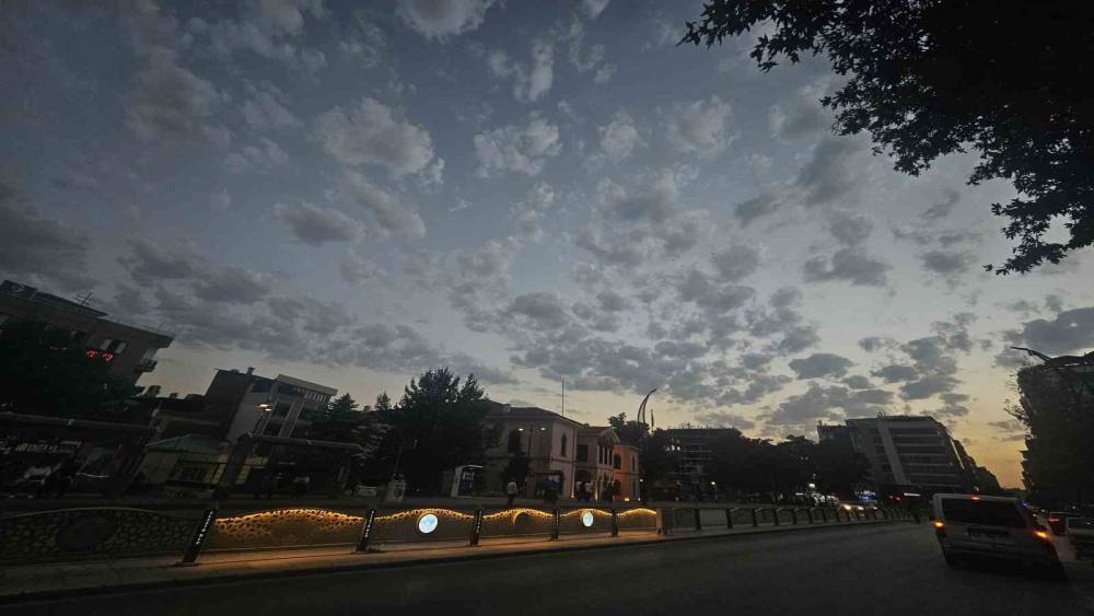 Elazığ&rsquo;da  bulutların  g&ouml;rsel ş&ouml;leni
