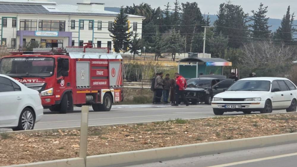 Otomobil alev alev yandı
