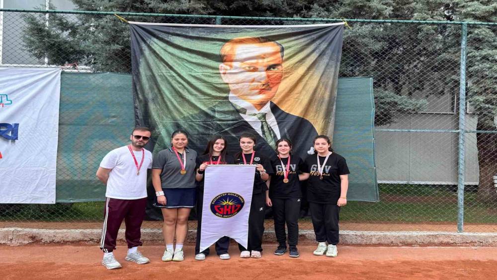 Kortların şampiyonu Gaziantep Kolej Vakfı Türkiye finallerinde