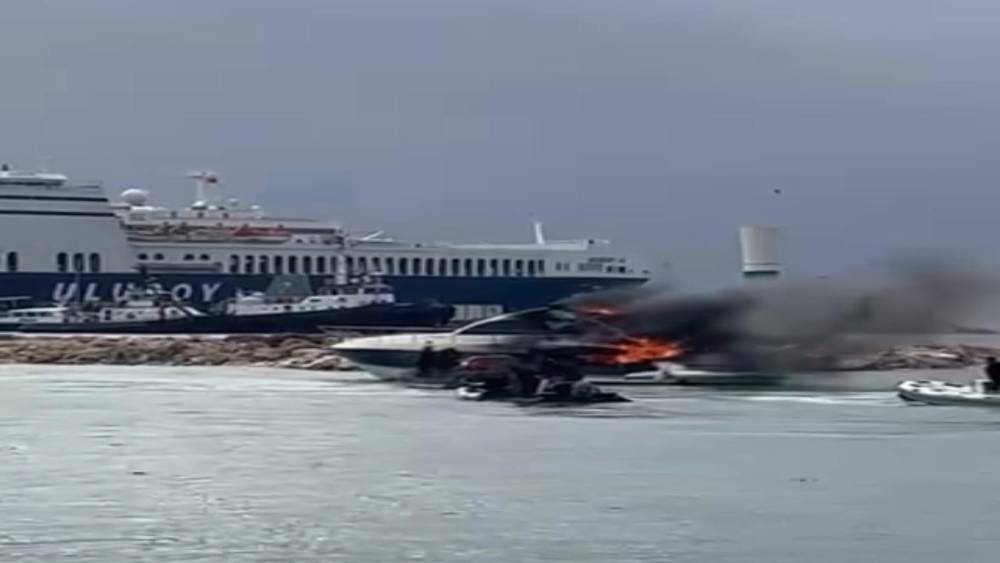 &Ccedil;eşme&rsquo;de motoryatta yangın paniği
