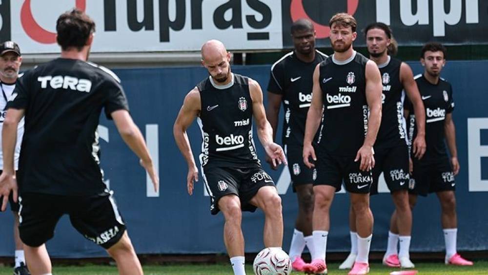 Beşiktaş&rsquo;ta Leandro Trossard ilk antrenmanına &ccedil;ıktı
