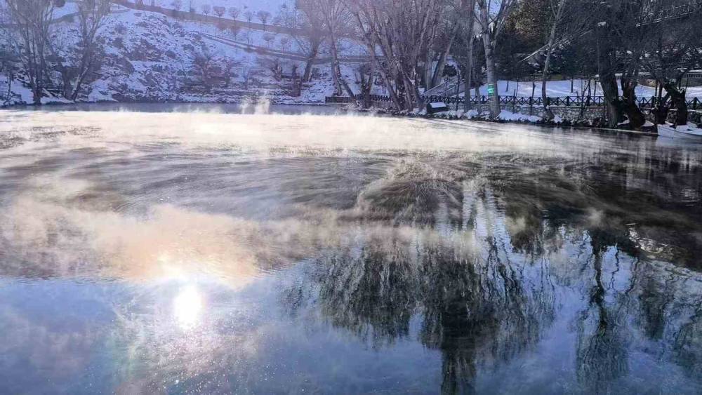 Her yer dondu bir orası donmadı
