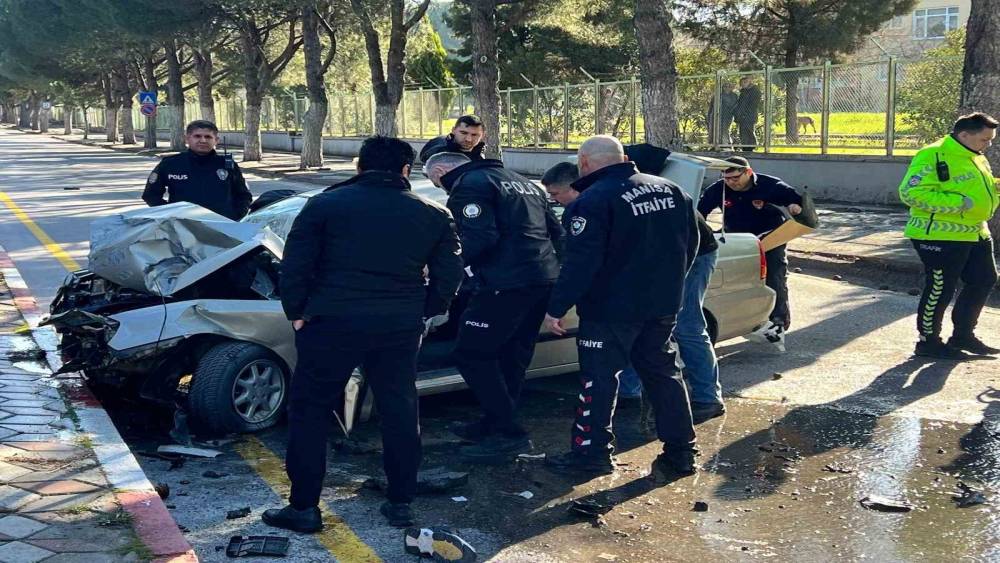 Amcasının aracını izinsiz aldı, ka&ccedil;arken kaza yaptı
