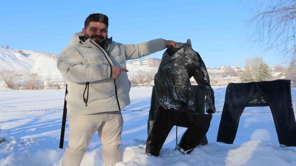 Sibirya soğukları Sivas&rsquo;ı dondurdu, &ccedil;amaşırlar kaskatı kesildi
