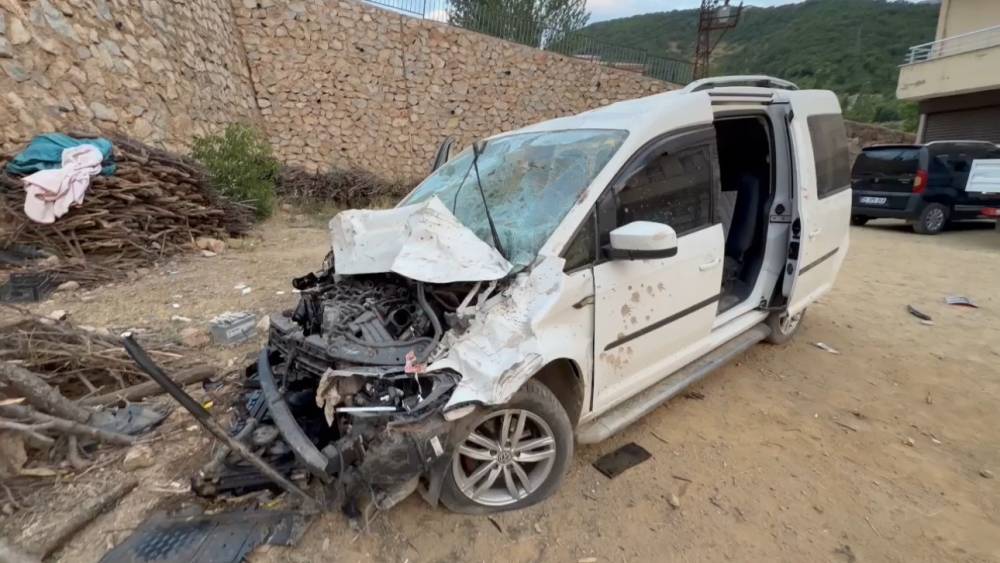 Hakkari&rsquo;de trafik kazası: 3 yaralı
