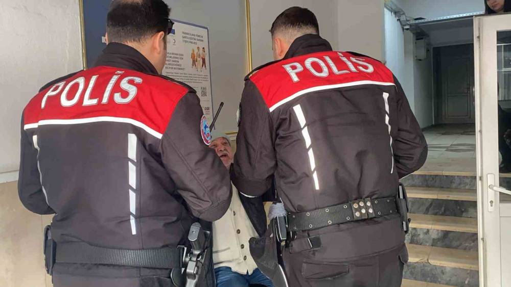 Alkoll&uuml; bir vatandaş, yardım aldığı vakıfta olay &ccedil;ıkardı
