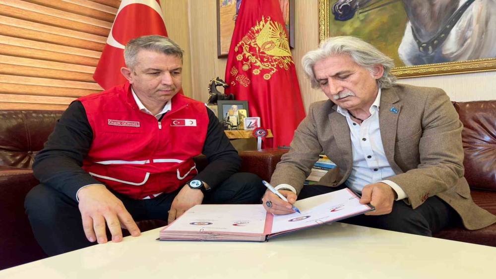 T&uuml;rk Kızılay&rsquo;dan Manisa&rsquo;da 200 aileye sıcak iftar desteği
