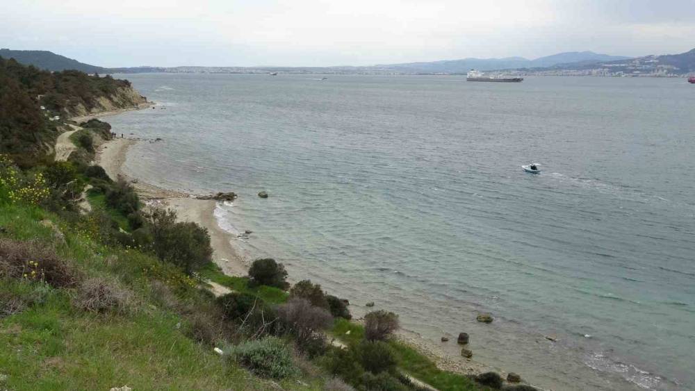 &Ccedil;anakkale Boğazı&rsquo;ndaki bombardımanın en net g&ouml;r&uuml;ld&uuml;ğ&uuml; Baykuş iskelesi ve cephe hattı drone ile g&ouml;r&uuml;nt&uuml;lendi
